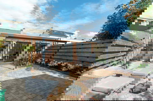Foto 18 - Beautiful Home With Garden