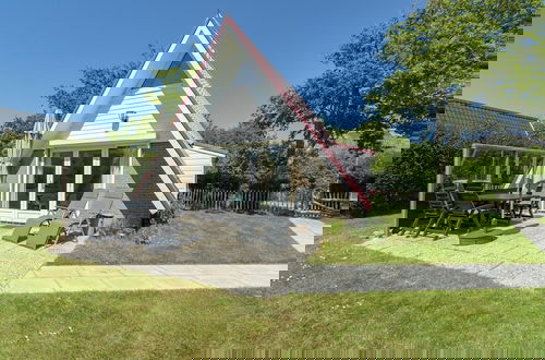 Photo 18 - Radiant Seaside Holiday Home
