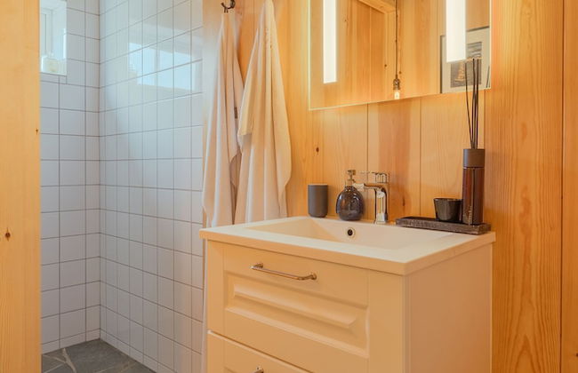 Seaside Escape - 2 Bedroom Home With Stunning Views - Photo 19