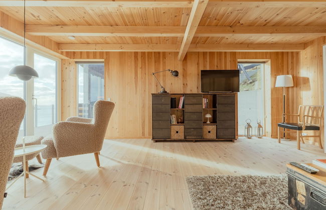 Seaside Escape - 2 Bedroom Home With Stunning Views - Photo 11