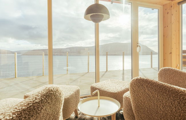 Seaside Escape - 2 Bedroom Home With Stunning Views - Photo 27