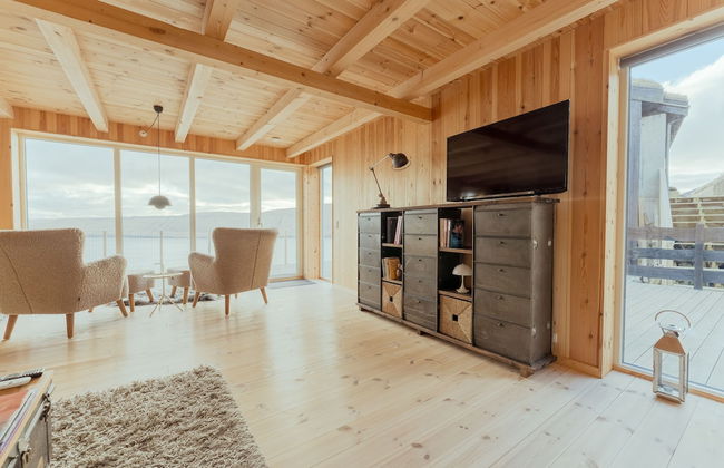 Seaside Escape - 2 Bedroom Home With Stunning Views - Photo 12