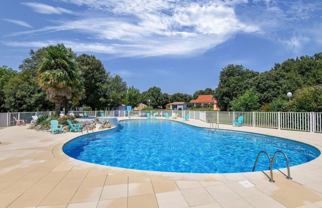 Gite in a Holiday Park With Pool - Foto 1