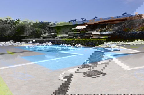 Photo 17 - Well-decorated Home With Pool