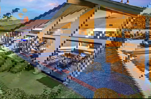 Photo 35 - Golf Course-front Views, Pool+hot Tub, Patio Modern Edgy House by Avantstay