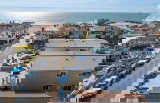 Photo 3 - Ocean Breeze I by Avantstay Steps to the Beach!
