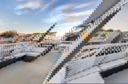 Photo 1 - Ocean Breeze II by Avantstay Steps to the Beach!