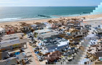 Foto 2 - Ocean Breeze Buyout by Avantstay Steps to Beach!