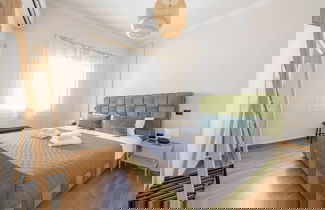 Foto 1 - Stylish 2 Bd Urban Retreat Near Panormou