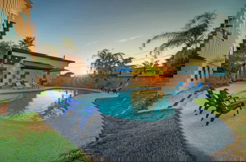 Foto 46 - Private Pool, Walk to Beach, 6bdr, Main+guest House Third Sandbar by Avantstay