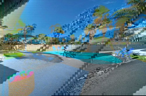 Foto 37 - Private Pool, Walk to Beach, 6bdr, Main+guest House Third Sandbar by Avantstay