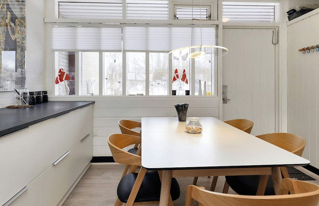 6 Person Holiday Home on a Holiday Park in Saeby - Foto 10
