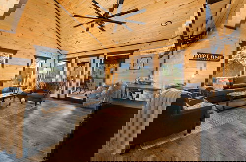 Foto 28 - Hidden Gem Masterpiece By Ghosal Luxury Lodging