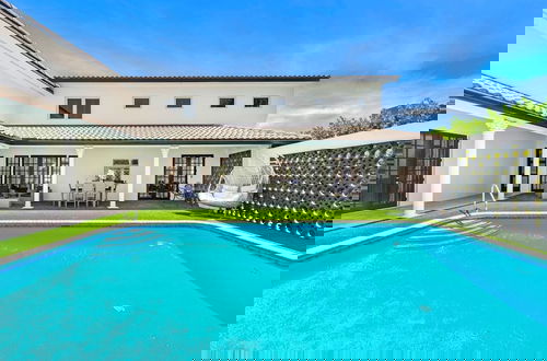 Foto 1 - Amazing 7 BR Villa With Heated Pool Near the Beach