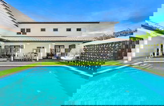 Foto 1 - Amazing 7 BR Villa With Heated Pool Near the Beach