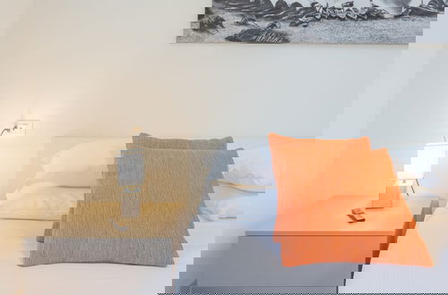 Photo 11 - Via Crispi in Como With 1 Bedrooms and 1 Bathrooms
