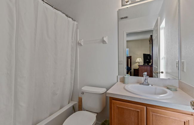 Family Ready in Gated Community Near Attractions - Foto 18