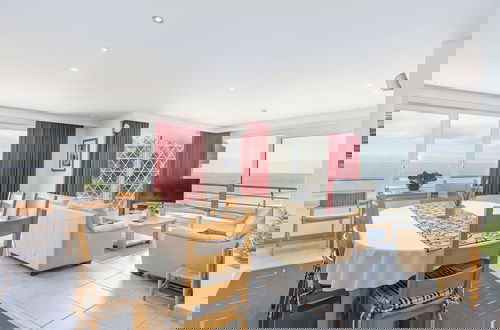 Foto 19 - Apartment With Frontal Sea-views