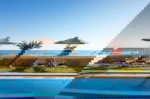 Foto 38 - Beachfront Villa Avra With Private Swimming Pool