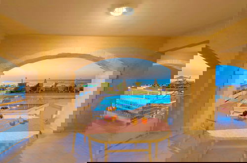 Foto 1 - Beachfront Villa Avra With Private Swimming Pool