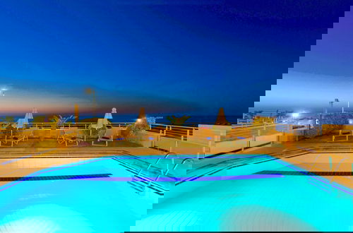 Foto 13 - Beachfront Villa Avra With Private Swimming Pool