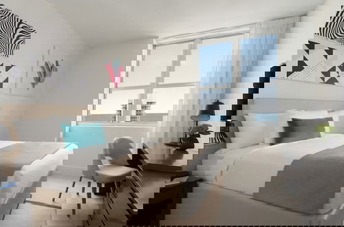 Photo 2 - Hyde Beach House by Zelloo