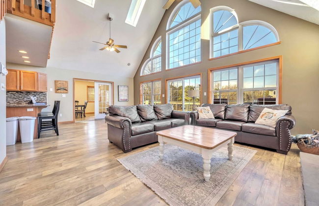 Pocono Pinnacle by Avantstay Steps to the Lake, Game Room, Large Deck - Foto 1