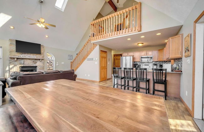 Pocono Pinnacle by Avantstay Steps to the Lake, Game Room, Large Deck - Foto 30
