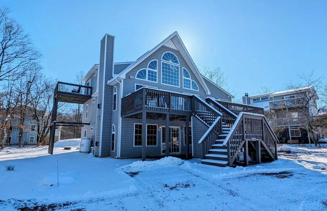 Pocono Pinnacle by Avantstay Steps to the Lake, Game Room, Large Deck - Foto 43