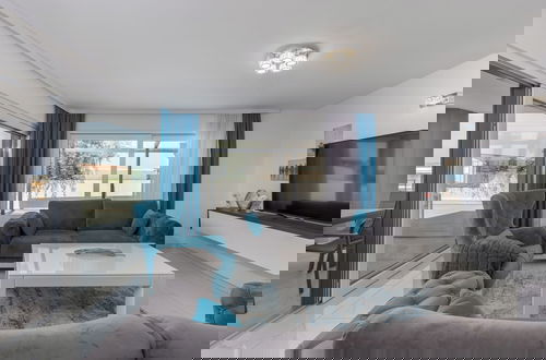 Foto 16 - Luxury Pool Apartment With Sea View
