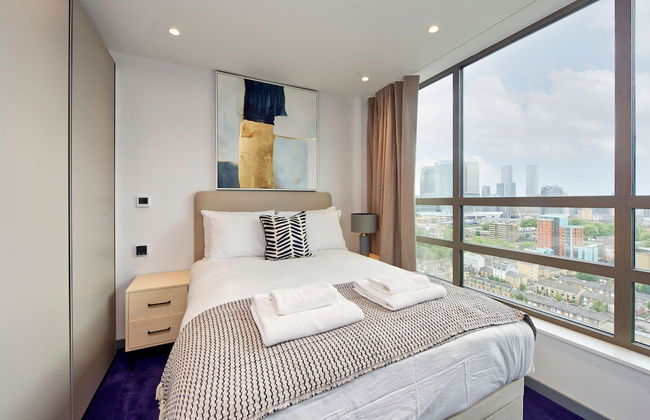 Striking One-bedroom Apartment Vibrant Poplar - Photo 3