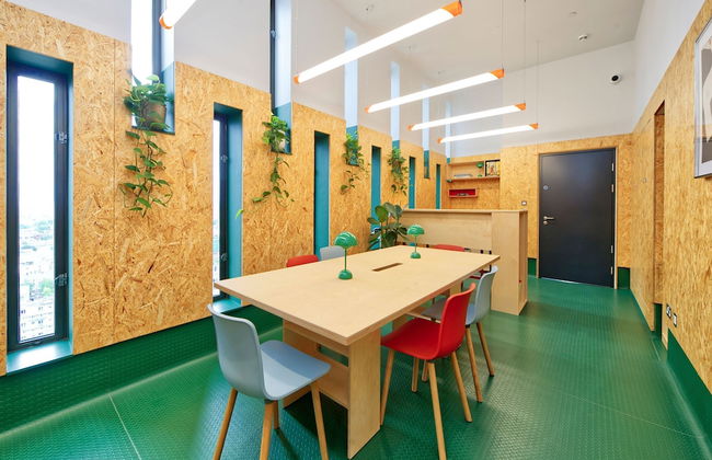Striking One-bedroom Apartment Vibrant Poplar - Photo 24