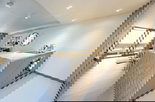 Foto 4 - Striking One-bedroom Apartment Vibrant Poplar