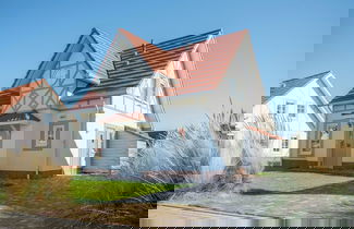 Foto 1 - Detached Villa With Three Bathrooms Near the Sea