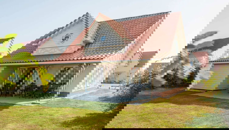 Foto 1 - Detached Villa With Four Bathrooms Near the Sea