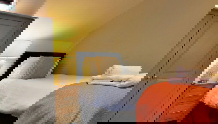 Photo 1 - Linden Cottage Room 4 - Airdrie