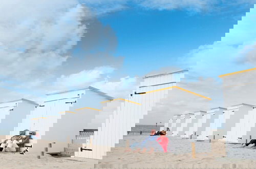 Foto 18 - Modern Holiday Home, Near the Sea