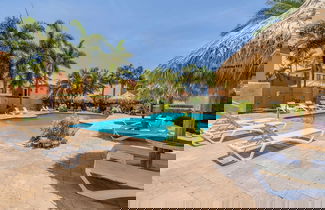Foto 1 - Upscale Gated Community Oasis Close to the Beach