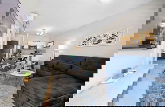 Foto 1 - NEW Modern 1BR 1BA Gold Coast Pool GYM Tennis