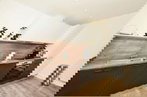 Foto 17 - Sleek 2 Bedroom Apartment - Sofa-bed - Ashford