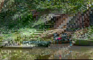 Foto 1 - Restyled, Waterfront Bungalow With Rowing Boat, in a Holiday Park