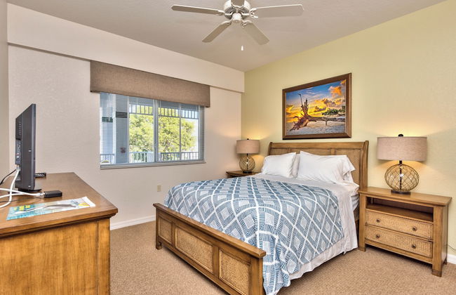 Genoa Vacation Rental: Stylish 2-BR Condo with Golf & Lake Views. Resort-Style Pool, Hot Tub, and Easy Access to Championship Golf. Minutes from Naples Beaches, 5th Avenue S, and Marco Island - Foto 11