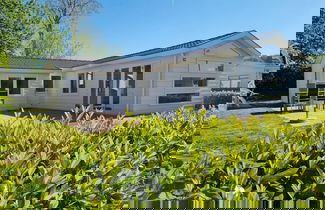 Foto 1 - Chalet Near the Golf Course on a Holiday Park