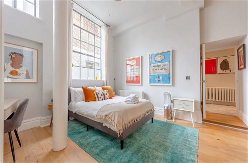 Photo 3 - Bright and Stylish 2 Bedroom Flat in Chiswick
