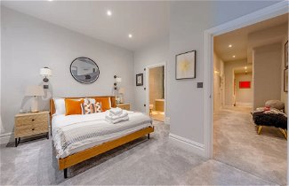 Photo 1 - Bright and Stylish 2 Bedroom Flat in Chiswick