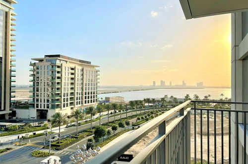 Photo 18 - Elegant Stay: Balcony & Stunning Dubai Creek Views