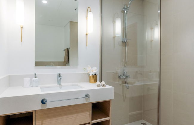 Elegant Stay: Balcony & Stunning Dubai Creek Views - Foto 22