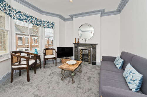 Photo 1 - Stylish one Bedroom Flat Near Kew Gardens by Underthedoormat