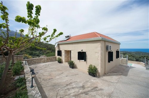 Foto 16 - Villa Cretan View with Heated Swimming Pool