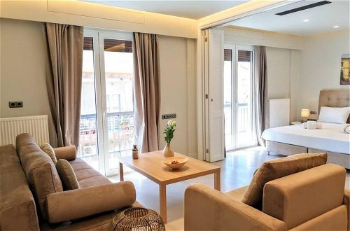 Foto 11 - Luxurious Minimal Apartment in Acropolis